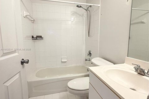 Снять в аренду кондоминиум в Майами, Флорида 3 спальни, 117.99м2, № 2006710 - фото 9