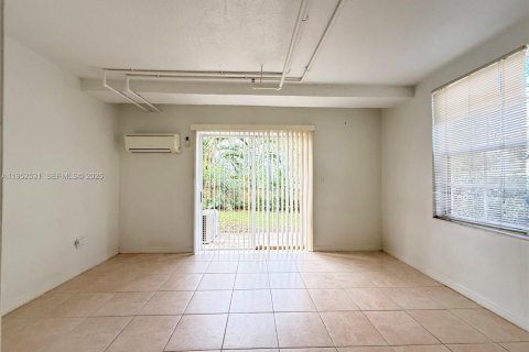 Снять в аренду кондоминиум в Майами, Флорида 3 спальни, 117.99м2, № 2006710 - фото 12