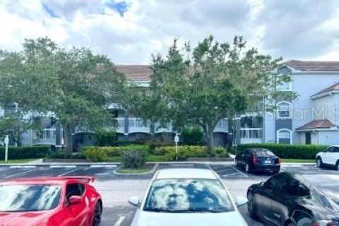 Condo in Orlando, Florida, 2 bedrooms № 2091773 - photo 2