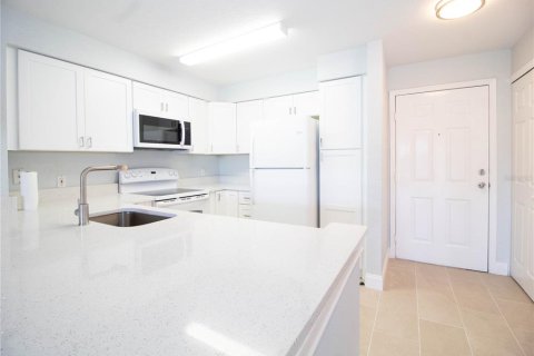 Condo in Orlando, Florida, 2 bedrooms № 2091773 - photo 5