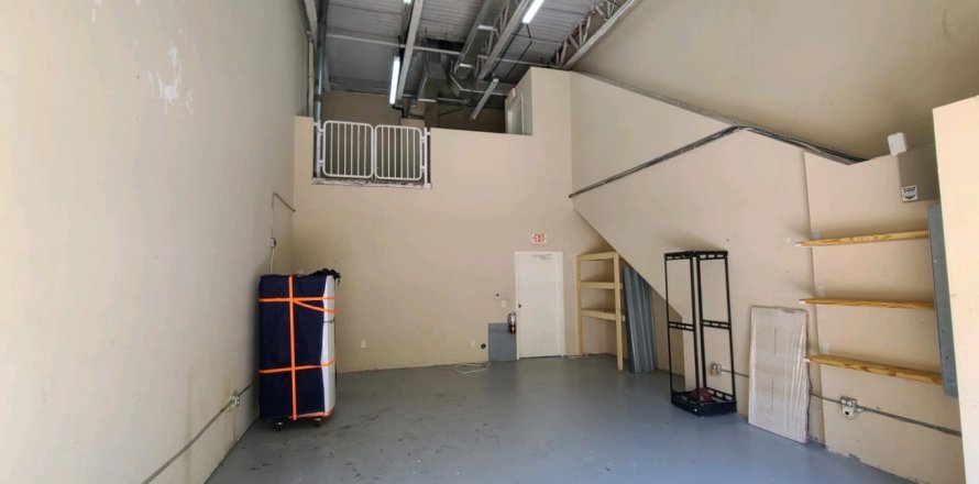 Propiedad comercial en Pompano Beach, Florida № 1009524