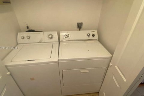 Touwnhouse à louer à Miami, Floride: 3 chambres, 101.26 m2 № 1997920 - photo 6