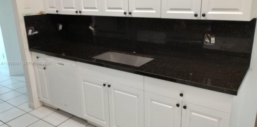 Touwnhouse à Miami, Floride 3 chambres, 101.26 m2 № 1997920