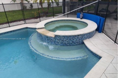 Casa en venta en Hollywood, Florida, 4 dormitorios, 152.17 m2 № 1991945 - foto 4
