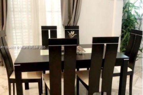 Casa en venta en Hollywood, Florida, 4 dormitorios, 152.17 m2 № 1991945 - foto 24