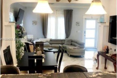 Casa en venta en Hollywood, Florida, 4 dormitorios, 152.17 m2 № 1991945 - foto 26