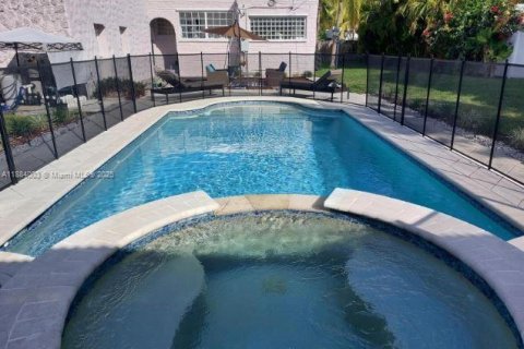 Casa en venta en Hollywood, Florida, 4 dormitorios, 152.17 m2 № 1991945 - foto 5