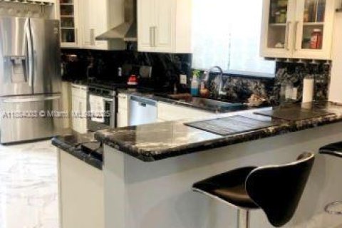 Casa en venta en Hollywood, Florida, 4 dormitorios, 152.17 m2 № 1991945 - foto 25