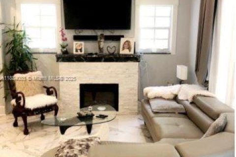 Casa en venta en Hollywood, Florida, 4 dormitorios, 152.17 m2 № 1991945 - foto 20