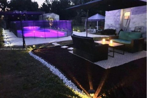 Casa en venta en Hollywood, Florida, 4 dormitorios, 152.17 m2 № 1991945 - foto 3