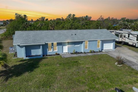 Casa en venta en Port Charlotte, Florida, 2 dormitorios, 111.48 m2 № 1527402 - foto 1