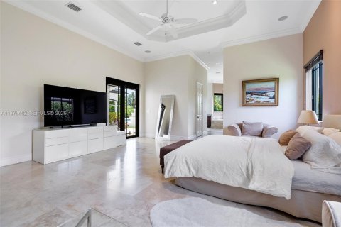 House in Miami, Florida 4 bedrooms, 379.32 sq.m. № 2043852 - photo 27