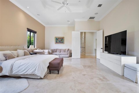 House in Miami, Florida 4 bedrooms, 379.32 sq.m. № 2043852 - photo 25