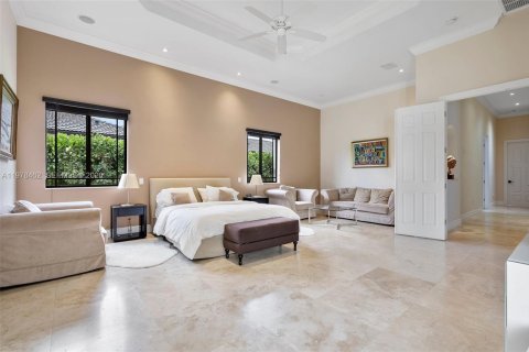 House in Miami, Florida 4 bedrooms, 379.32 sq.m. № 2043852 - photo 29