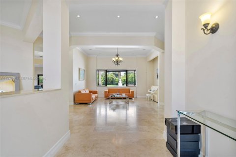 House in Miami, Florida 4 bedrooms, 379.32 sq.m. № 2043852 - photo 8