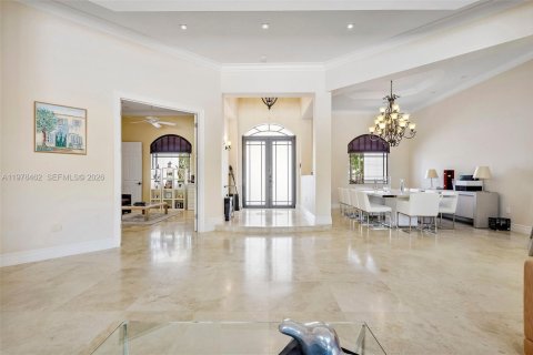 House in Miami, Florida 4 bedrooms, 379.32 sq.m. № 2043852 - photo 7