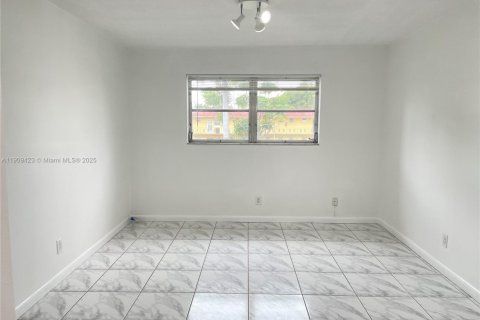 Copropriété à louer à Aventura, Floride: 1 chambre, 74.32 m2 № 2012957 - photo 10