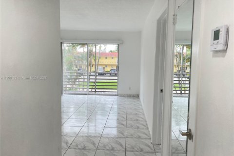 Copropriété à louer à Aventura, Floride: 1 chambre, 74.32 m2 № 2012957 - photo 4