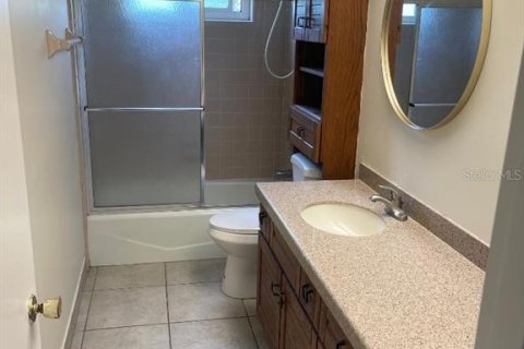 House in Sarasota, Florida 3 bedrooms, 171.78 sq.m. № 1789421 - photo 25
