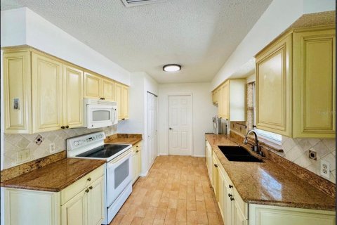 Villa ou maison à louer à Spring Hill, Floride: 3 chambres, 103.49 m2 № 2096574 - photo 16