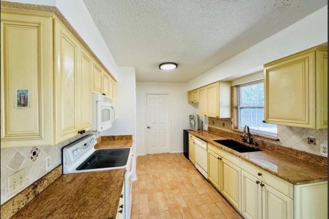 Villa ou maison à louer à Spring Hill, Floride: 3 chambres, 103.49 m2 № 2096574 - photo 17