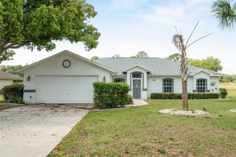 House in Inverness, Florida 4 bedrooms, 158.49 sq.m. № 1614541 - photo 1