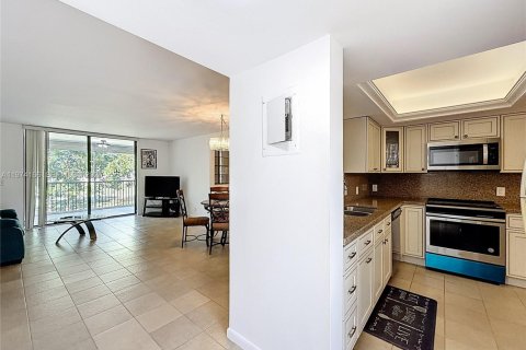 Кондоминиум с 2 спальнями в Маргит, Флорида № 2038393