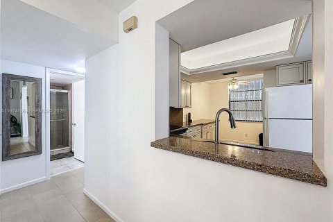 Купить кондоминиум в Маргит, Флорида 2 спальни, 92.9м2, № 2038393 - фото 14