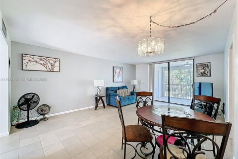 Купить кондоминиум в Маргит, Флорида 2 спальни, 92.9м2, № 2038393 - фото 9