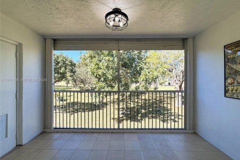 Купить кондоминиум в Маргит, Флорида 2 спальни, 92.9м2, № 2038393 - фото 29