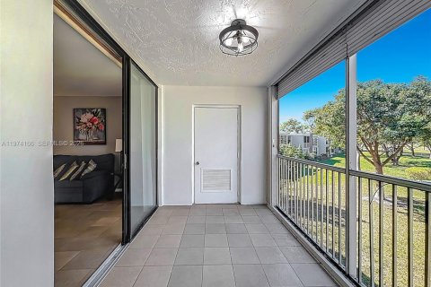 Купить кондоминиум в Маргит, Флорида 2 спальни, 92.9м2, № 2038393 - фото 24