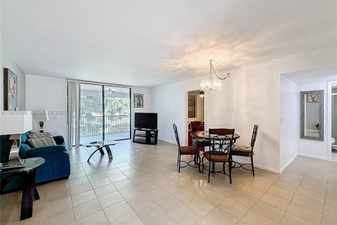 Купить кондоминиум в Маргит, Флорида 2 спальни, 92.9м2, № 2038393 - фото 8