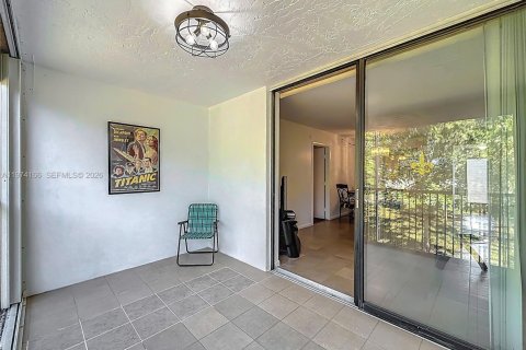 Купить кондоминиум в Маргит, Флорида 2 спальни, 92.9м2, № 2038393 - фото 22