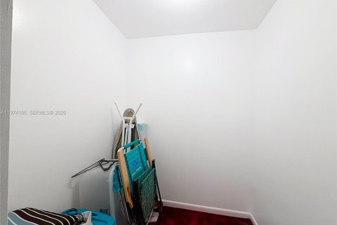 Купить кондоминиум в Маргит, Флорида 2 спальни, 92.9м2, № 2038393 - фото 28