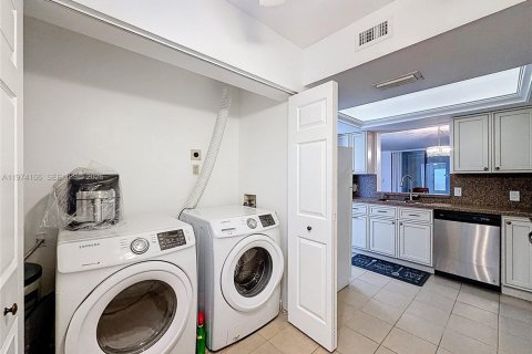 Купить кондоминиум в Маргит, Флорида 2 спальни, 92.9м2, № 2038393 - фото 27