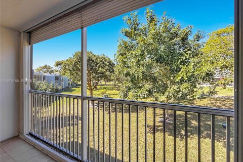 Купить кондоминиум в Маргит, Флорида 2 спальни, 92.9м2, № 2038393 - фото 25