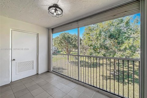 Купить кондоминиум в Маргит, Флорида 2 спальни, 92.9м2, № 2038393 - фото 26