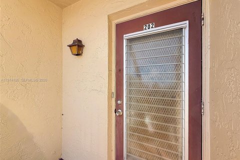 Купить кондоминиум в Маргит, Флорида 2 спальни, 92.9м2, № 2038393 - фото 30