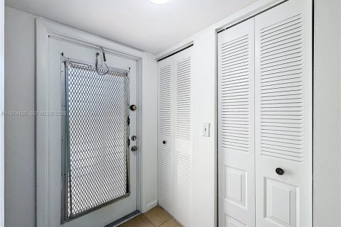 Купить кондоминиум в Маргит, Флорида 2 спальни, 92.9м2, № 2038393 - фото 20