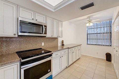 Купить кондоминиум в Маргит, Флорида 2 спальни, 92.9м2, № 2038393 - фото 6