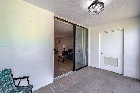 Купить кондоминиум в Маргит, Флорида 2 спальни, 92.9м2, № 2038393 - фото 23