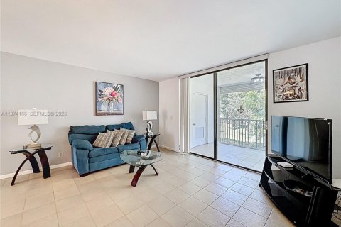 Купить кондоминиум в Маргит, Флорида 2 спальни, 92.9м2, № 2038393 - фото 10