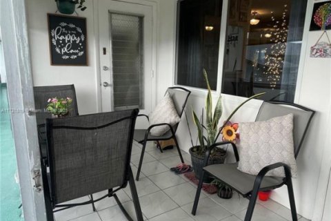 Condominio en venta en Hollywood, Florida, 1 dormitorio, 66.89 m2 № 1937731 - foto 3