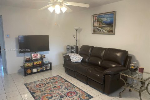 Condominio en venta en Hollywood, Florida, 1 dormitorio, 66.89 m2 № 1937731 - foto 8