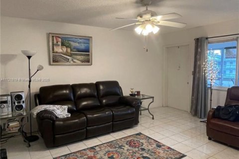 Condominio en venta en Hollywood, Florida, 1 dormitorio, 66.89 m2 № 1937731 - foto 9