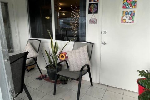 Condominio en venta en Hollywood, Florida, 1 dormitorio, 66.89 m2 № 1937731 - foto 17