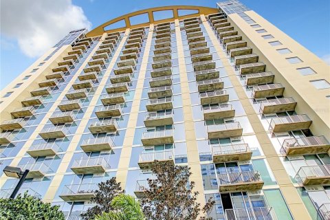Condominio en venta en Orlando, Florida, 1 dormitorio, 67.82 m2 № 513599 - foto 2