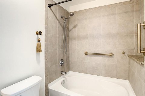 Condominio en venta en Orlando, Florida, 1 dormitorio, 67.82 m2 № 513599 - foto 18