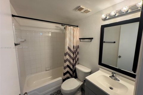 Condo in Coral Springs, Florida, 2 bedrooms  № 2047735 - photo 22