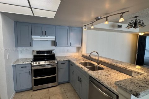Condo in Coral Springs, Florida, 2 bedrooms  № 2047735